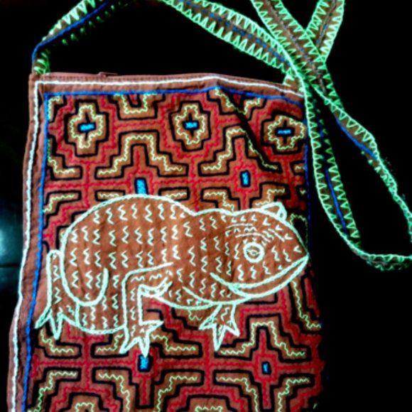 Hand embroidered shipibo ceremonial bag Amazon jungle - Picture 4 of 7